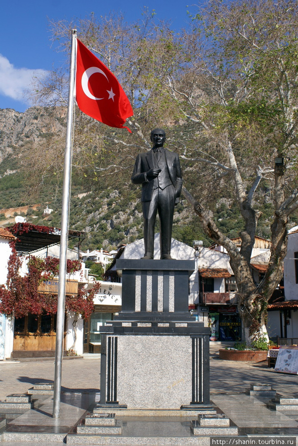 Памятник Ататюрку Каш, Турция