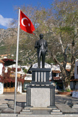 Памятник Ататюрку