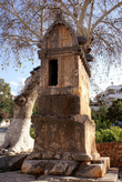 Львиная гробница в центре Каша