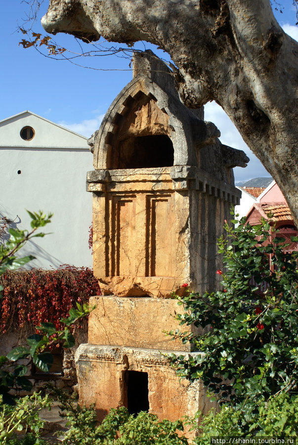 Львиная гробница под деревом Каш, Турция