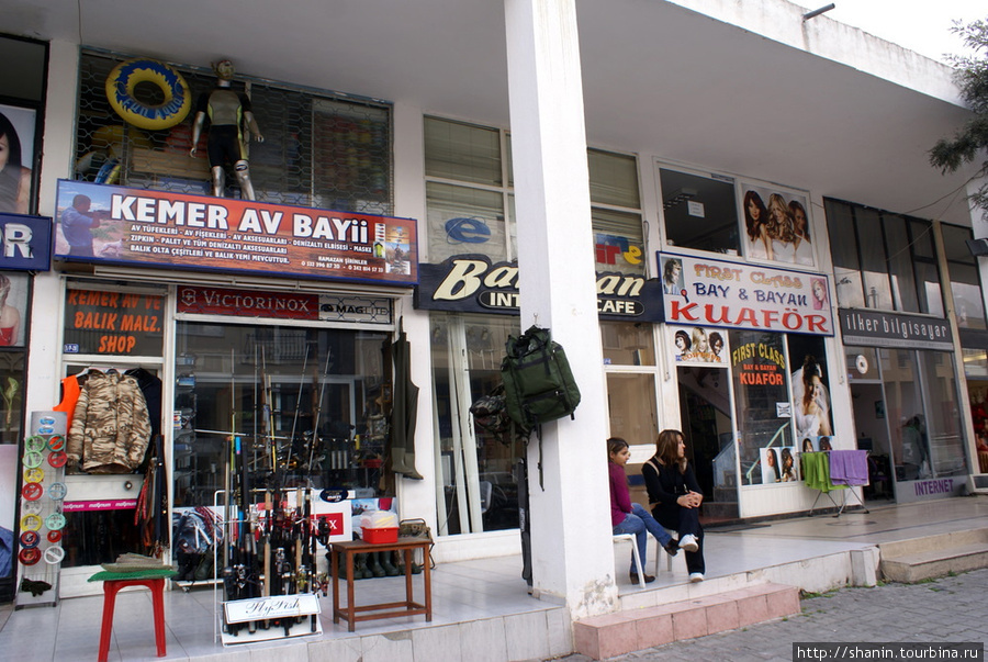 На торговой улице Кемера Кемер, Турция
