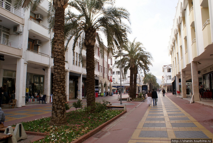 Пешеходная торговая улица в Кемере Кемер, Турция