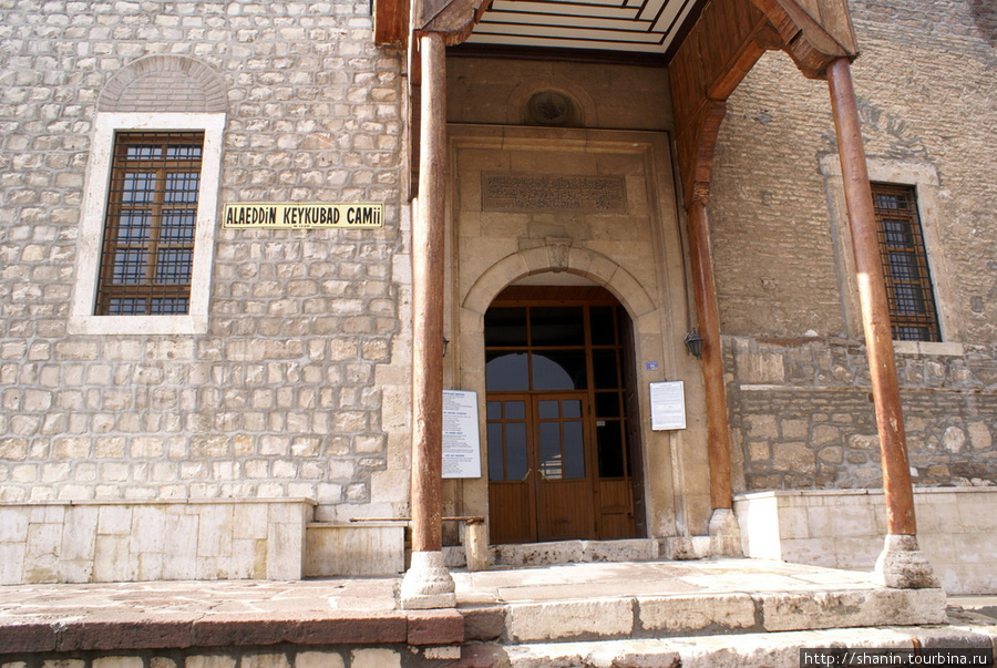 Вход в мечеть Алаэддина Конья, Турция