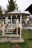 Кладбище во дворе музея Мевлана