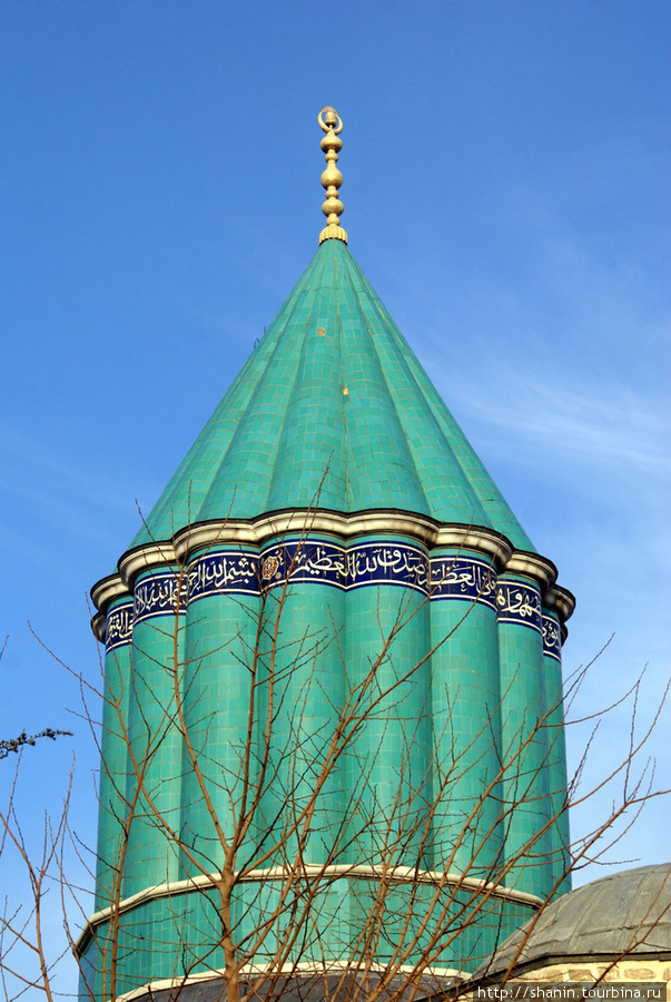 Купол над гробницей Мевлана Конья, Турция