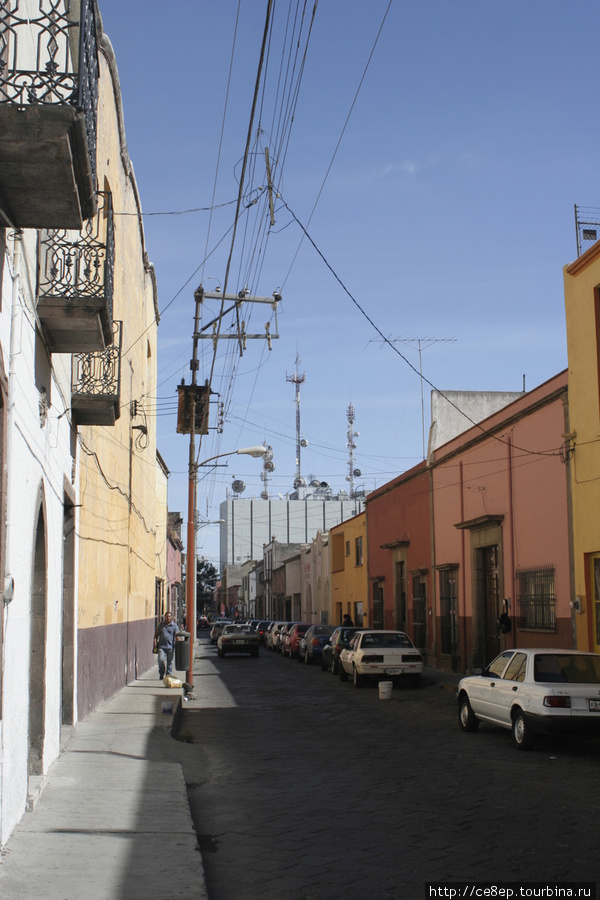 Улицы просты и перпендикулярны Сан-Луис-Потоси, Мексика