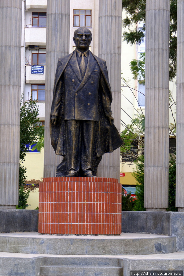 Ататюрк в Кумлудже Кумлуджа, Турция