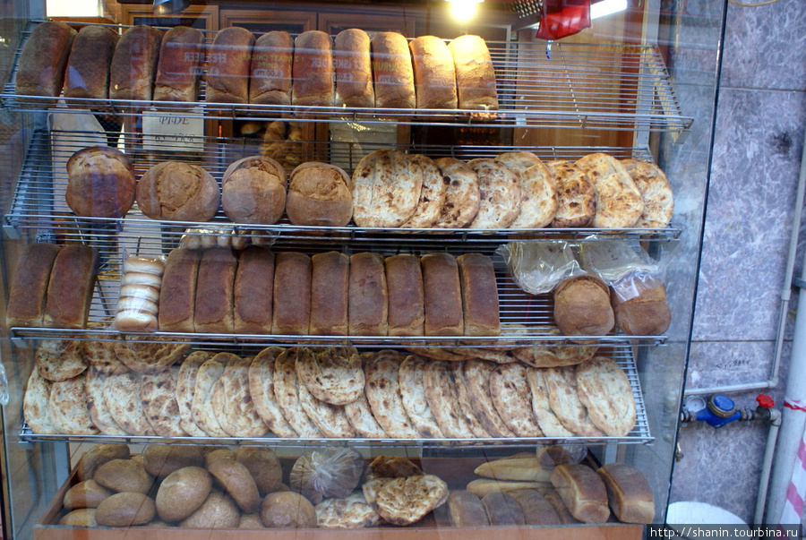 Ассортимент хлебного магазина в Кушадасы Кушадасы, Турция