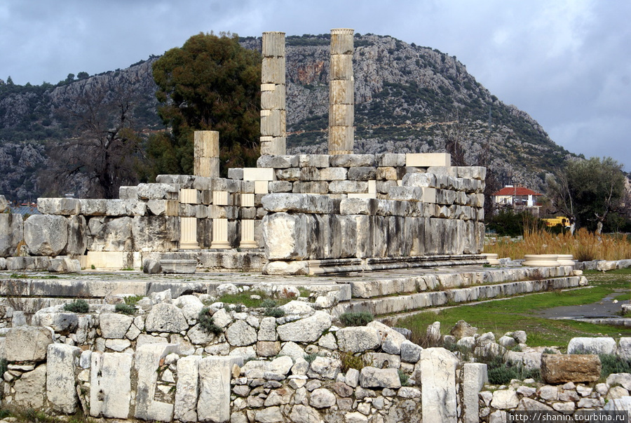 Руины храма богини Артемиды Средиземноморский регион, Турция