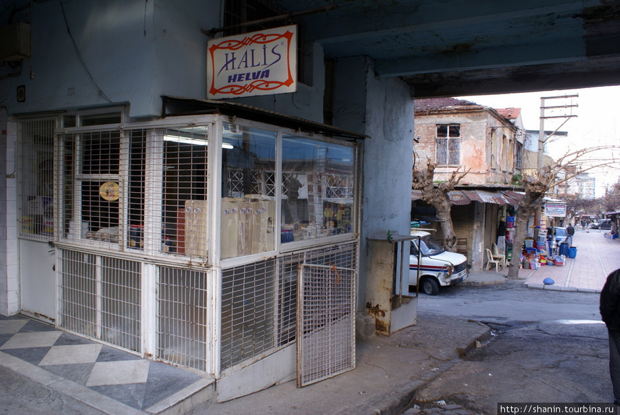 Магазин по продаже халвы в Манисе Маниса, Турция