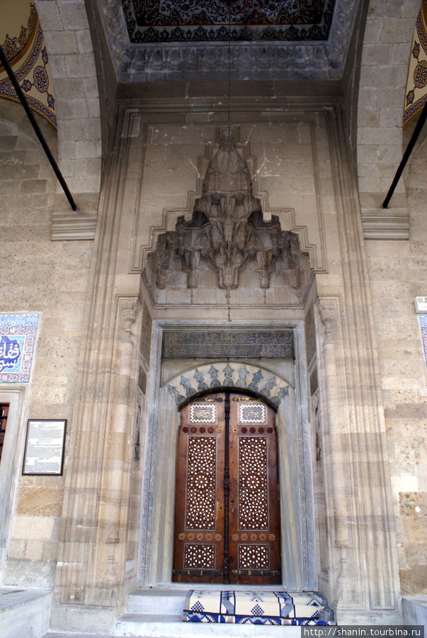 Дверь мечети Султан Джами Маниса, Турция