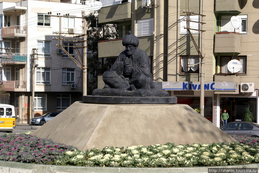 Памятник Маниса, Турция