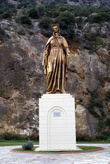 Статуя Девы Марии у начала подъема к Мариемане