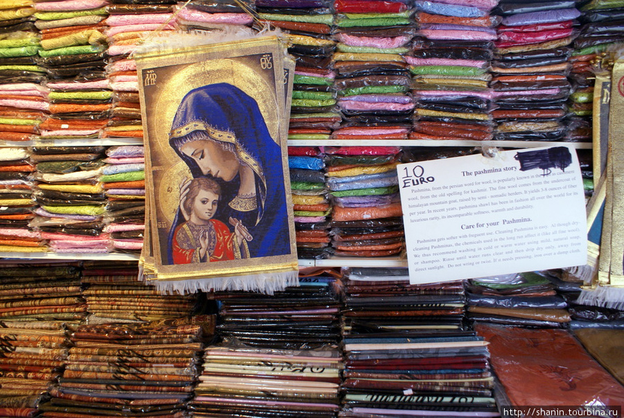 Сувениры для паломников Сельчук, Турция