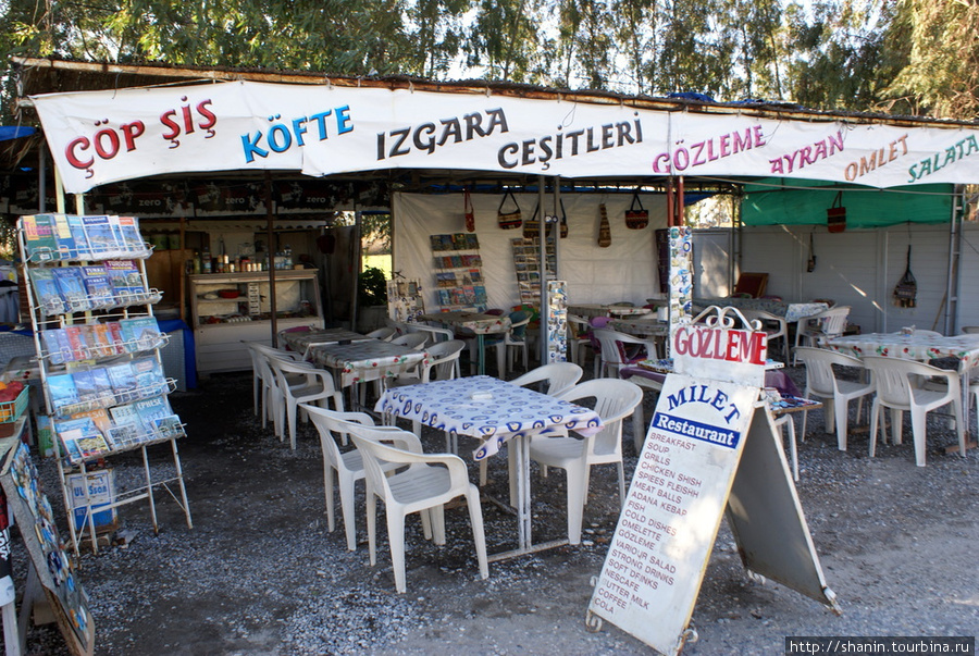 Кафе у руин Милета Дидим, Турция