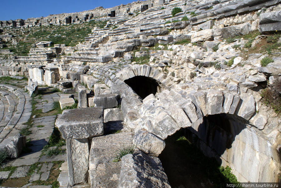 Туннель под зрительскими рядами Дидим, Турция