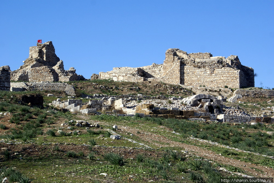 Руины турецкой крепости в Милете Дидим, Турция