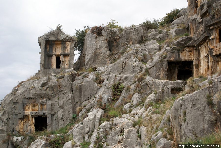 Гробницы на скале в Мире Демре, Турция
