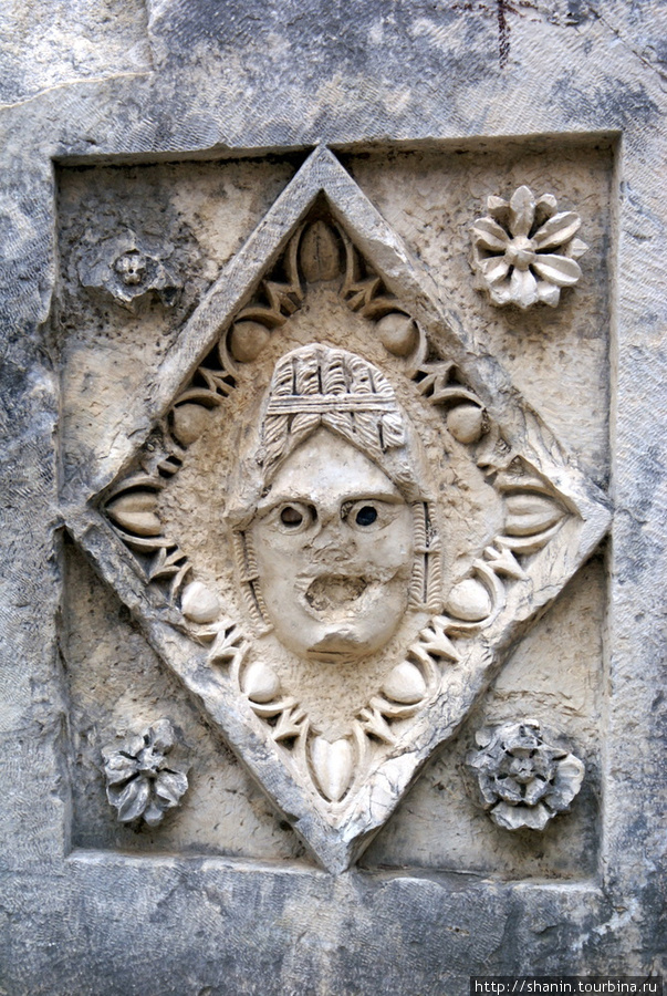 Каменная маска Демре, Турция