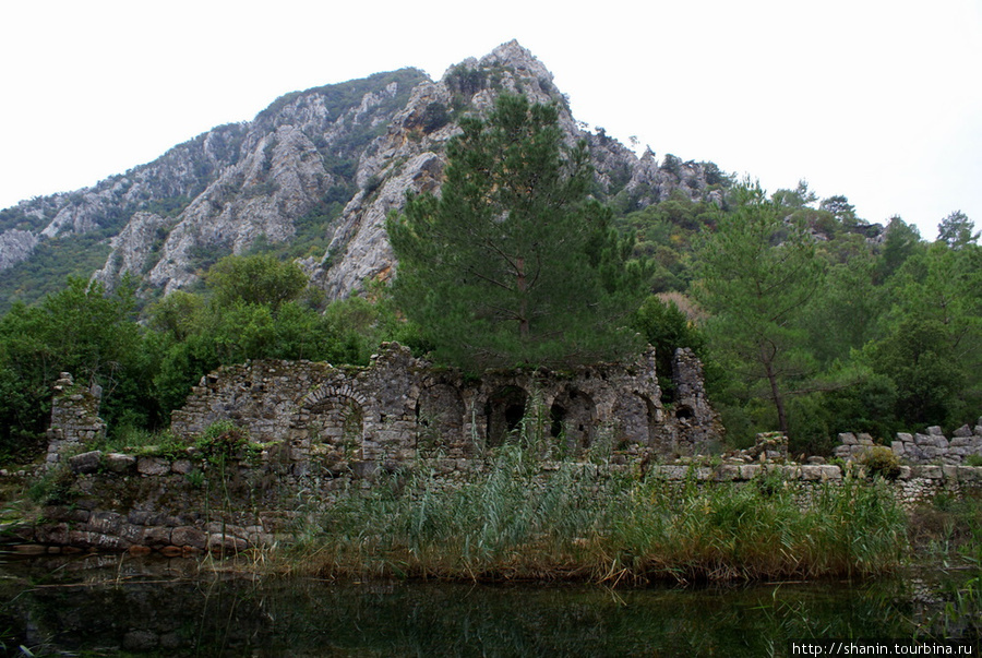 Руины Олимпа на реке Акдере Чиралы, Турция