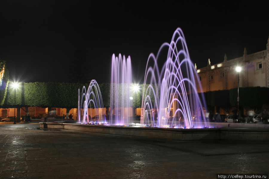 Саморегулируемый музыкальный фонтан Сантьяго-де-Керетаро, Мексика