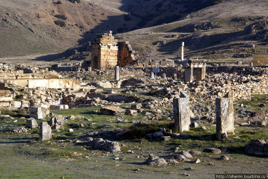 Руины Иераполиса Памуккале (Иерополь античный город), Турция