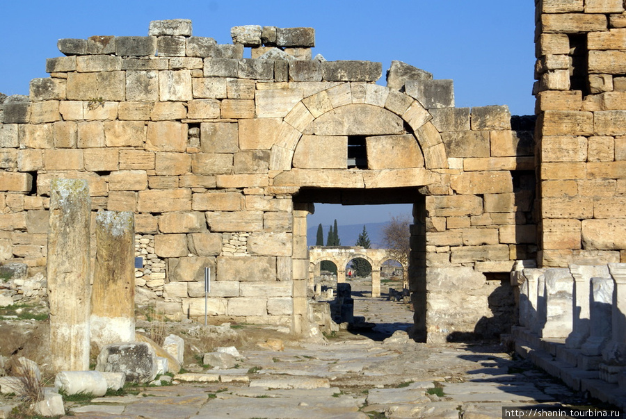 Ворота Иераполиса Памуккале (Иерополь античный город), Турция