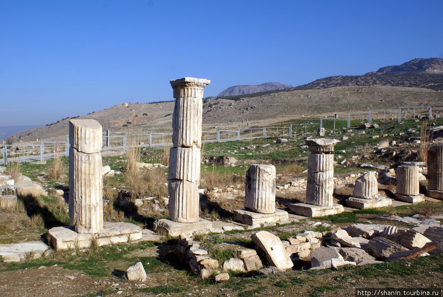 Колонны Памуккале (Иерополь античный город), Турция