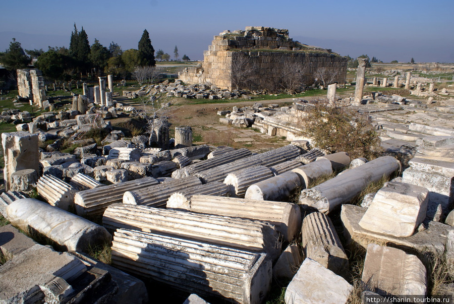 Руины Иераполиса в Памуккале Памуккале (Иерополь античный город), Турция