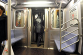 В метро можно гоняться за преступниками бегая из вагона в вагон.