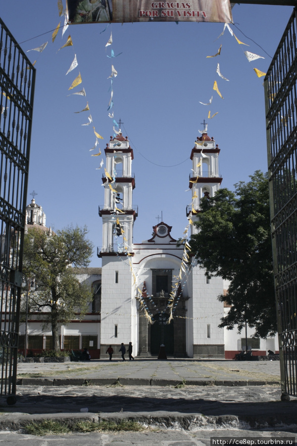 Добро пожаловать на территорию очередного собора! Пуэбла, Мексика
