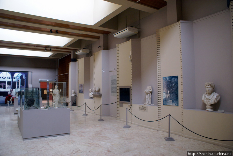 Зал Археологического музея в Сельчуке Сельчук, Турция