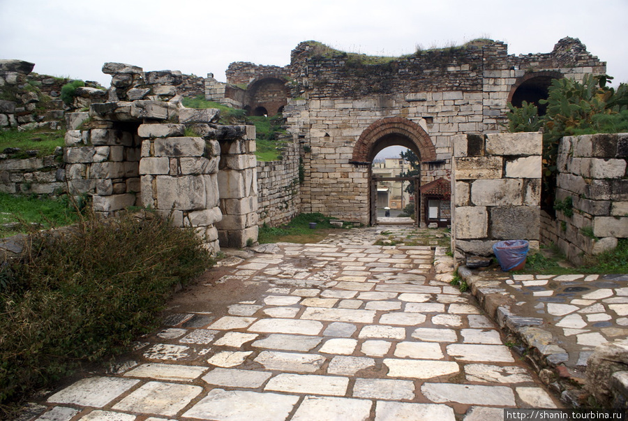На территории базилики Святого Иоанна Эфес античный город, Турция