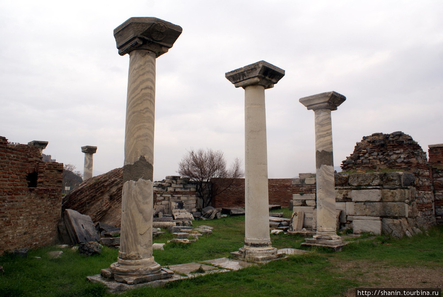Колонны Эфес античный город, Турция