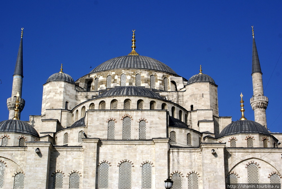 Купола и минареты Голубой мечети в Стамбуле Стамбул, Турция