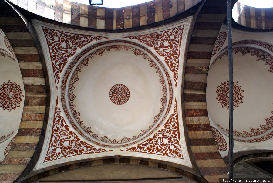 Купол портика Голубой мечети Стамбул, Турция