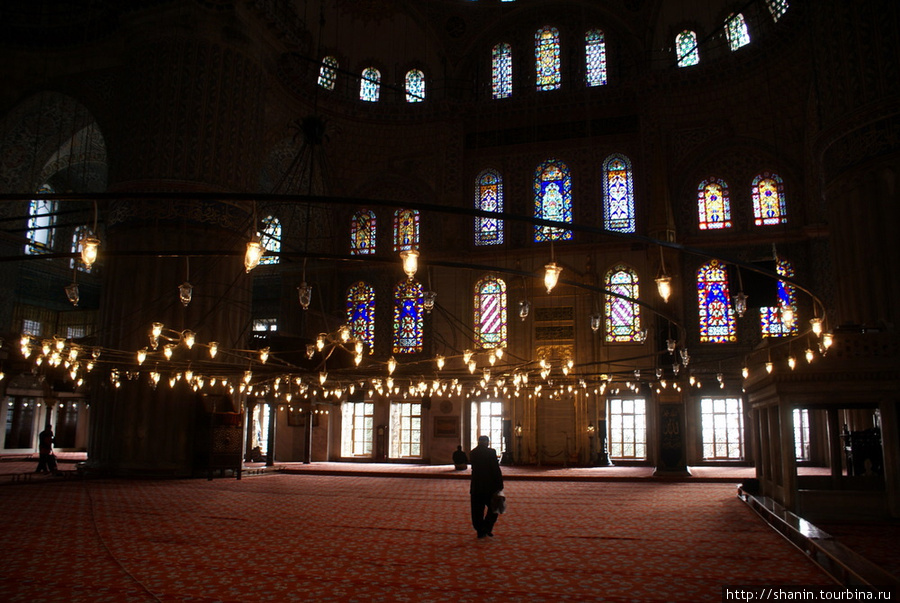 В Голубой мечети в Стамбуле Стамбул, Турция