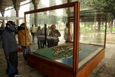 Туристы у модели зданий дворца Топкапы
