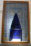 Михраб,украшенный декоративной плиткой
