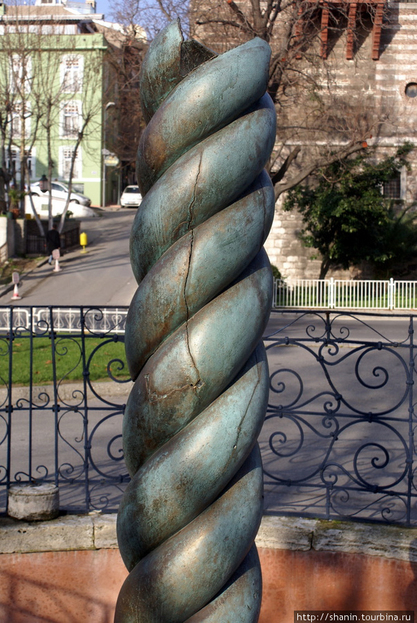 Змеиная колонна Стамбул, Турция