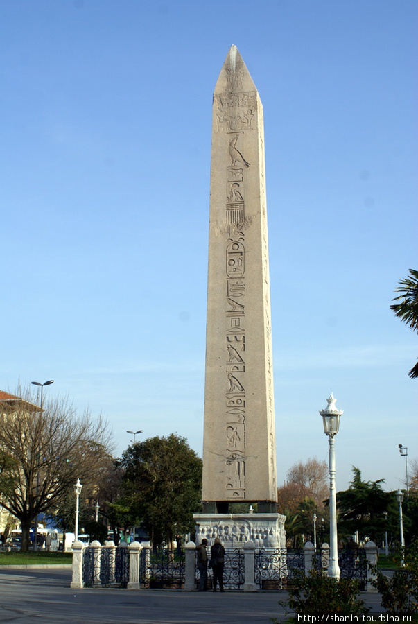 Египетский обелиск на Ипподроме в Стамбуле Стамбул, Турция