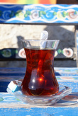 Гостей фермы встречают традиционным турецким чаем