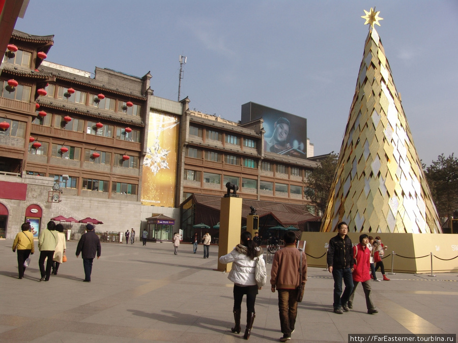 Эта елка тоже в Сиане, только в старом городе около колокольной башни Китай