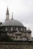 Купол и минарет мечети Соколлу Мехмед-паши