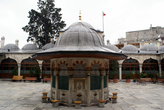 Фонтан для омовений на территории мечети Соколлу Мехмед-паши