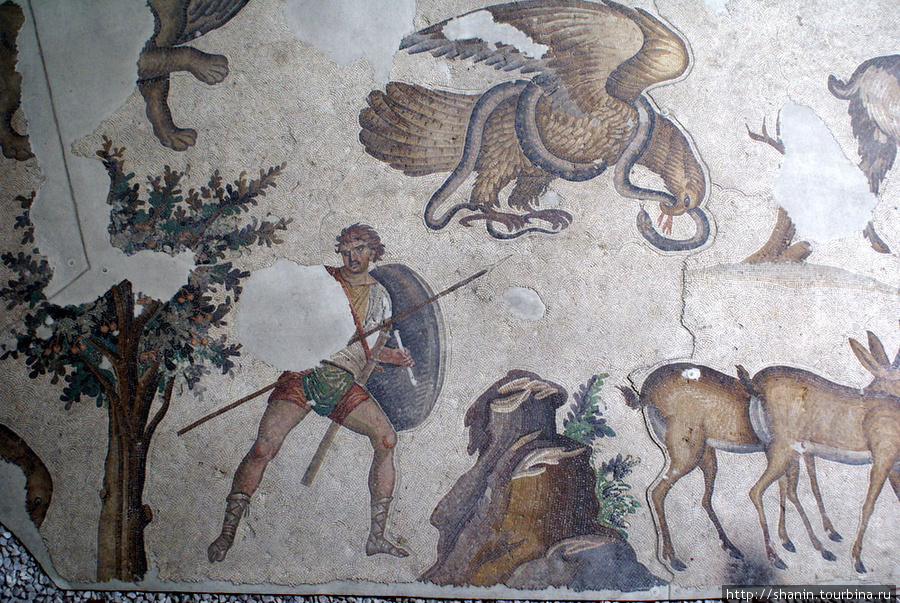 Мозаика с изображением охоты в Музее мозаик в Стамбуле Стамбул, Турция
