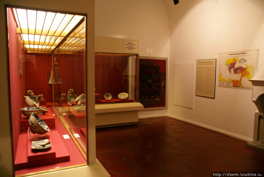 В зале Музея турецкого и исламского искусства Стамбул, Турция