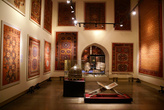 Зал с коврами в Музее турецкого и исламского искусства