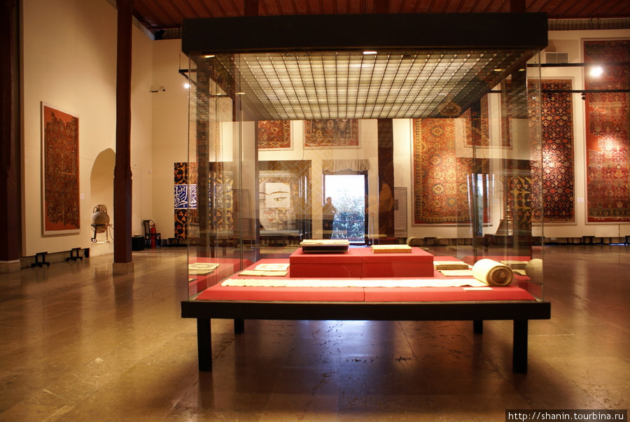 Зал в Музее турецкого и исламского искусства Стамбул, Турция