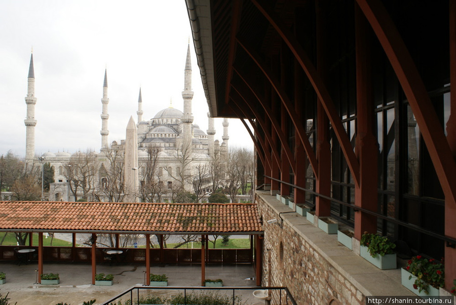 Вид из окна Музея турецкого и исламского искусства Стамбул, Турция